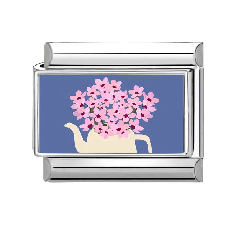 Růžové květiny v konvi