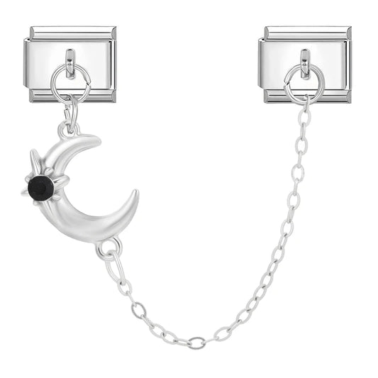 Měsíc s černým kamínkem