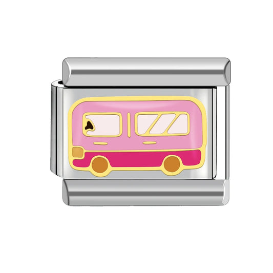 Velký růžový autobus