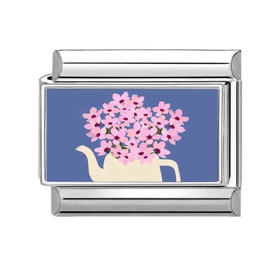 Růžové květiny v konvi